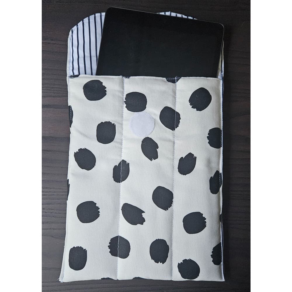 Benekli Puffer Tablet & Kitap Çantası – 3