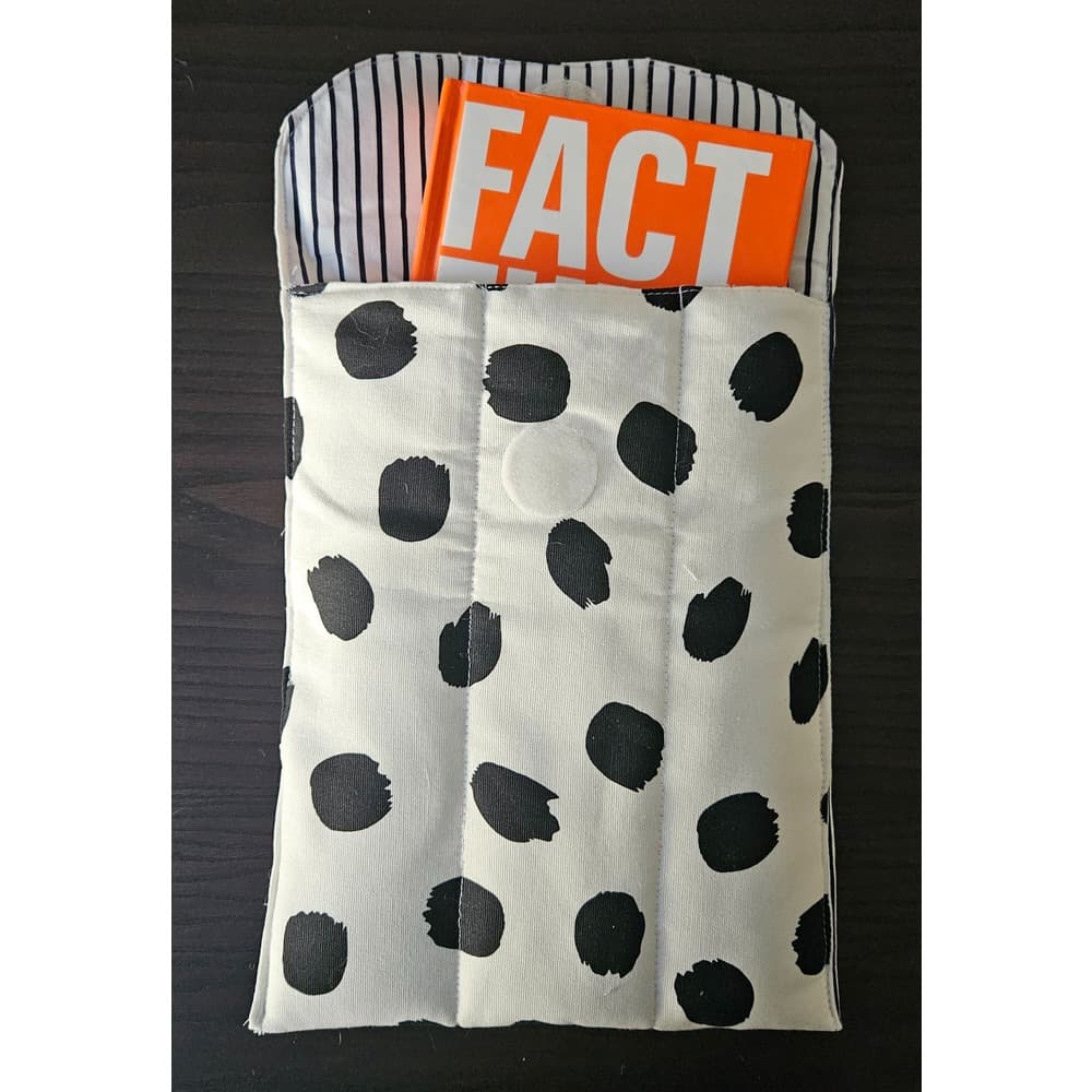 Benekli Puffer Tablet & Kitap Çantası – 4
